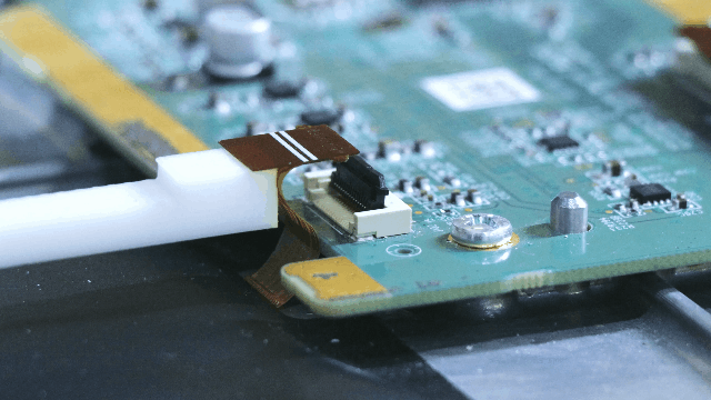 AI+visual servo+force control to realize reliable FPC handling