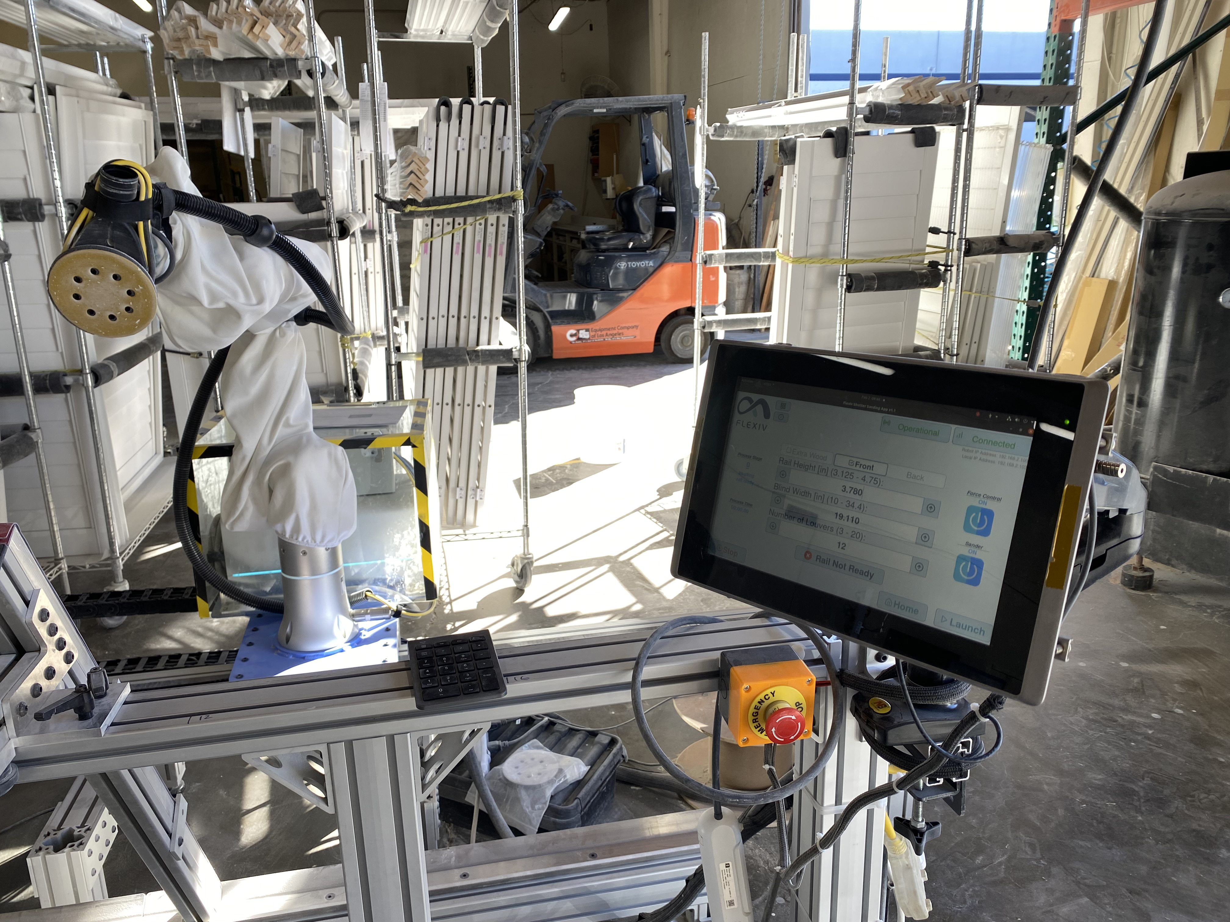 Flexiv robot performing sanding task